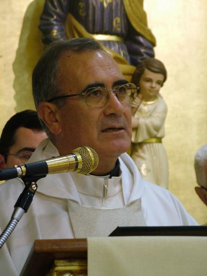 004.jpg - El Rvdo. Sr. D. Miguel Sánchez Torrejón, Rector del Seminario Mayor de San Ildefonso, hace una breve semblanza de la vida del mártir y del sentido del acto.