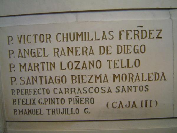 005.jpg - Caja número tres con los restos del Beato Víctor Chumillas y compañeros mártires.