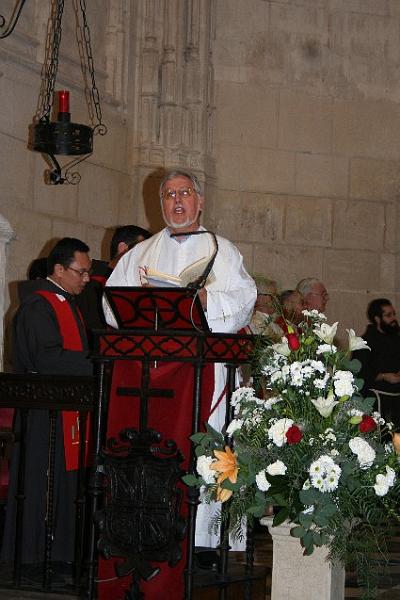 023.jpg - El Superior de San Juan de los Reyes, P. Antonio de la Presilla Sastre, se dirige a la asamblea en unas palabras de bienvenida.