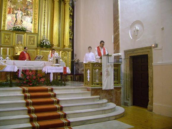 008.JPG - Un familiar del Beato Miguel Beato, don Salustiano García-Vaquero Hidalgo, Vicario parroquial de Madridejos, proclamó el Evangelio.