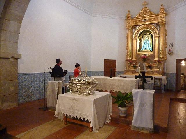 15.JPG - Dirigiendo las primeras súplicas a la Virgen del Prado