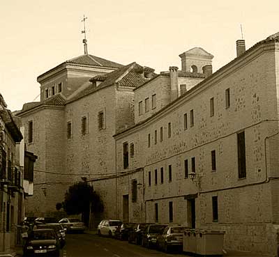 La foto de la iglesia es Antiguo Convento de los PP. Franciscanos en Consuegra (Toledo)