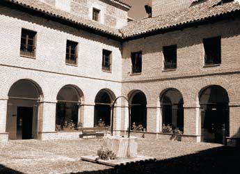 Patio del convento de los PP. Franciscanos