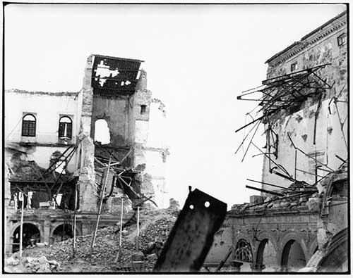 Efectos de la mina del 18 de septiembre sobre el Alcázar. Propiedad de Víctor Girona